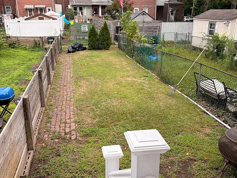 256 6th Ave — Photo 30