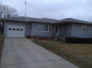 238 N Birchwood Dr, Fremont, NE 68025