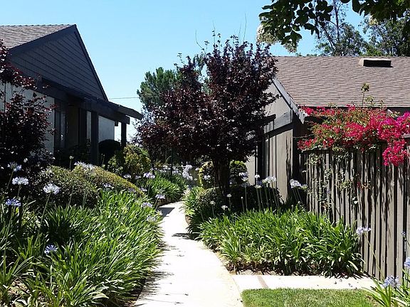 4th image of 319 Woodglen Dr