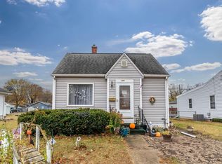 745 Dawson St, Waterloo, IA 50703