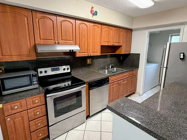 8401 SW 107th Ave — Photo 7
