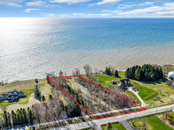 1 Lyg Hwy E #Q, Manitowoc, WI 54220