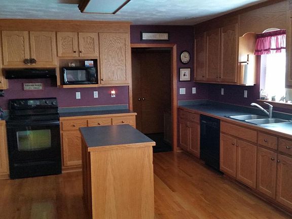 3rd image of 721 British Woods Dr