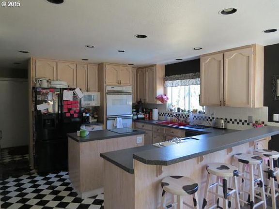 4th image of 19000 NE 191st Cir