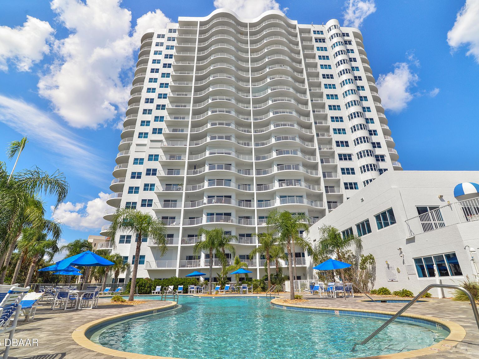 2 Oceans West Blvd APT 606