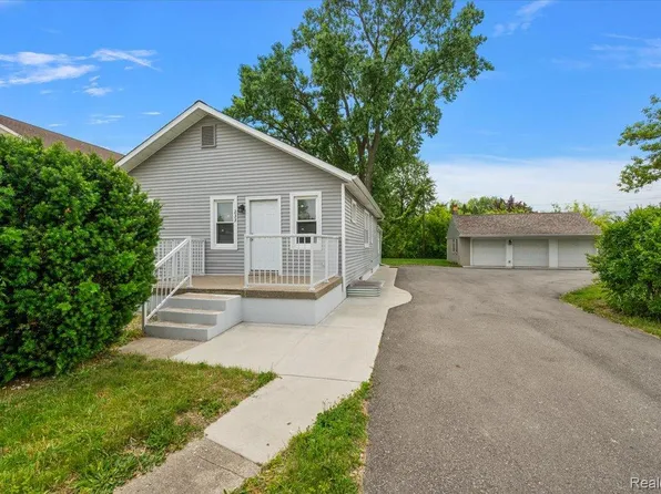 233 W Eleven Mile Rd, Madison Heights, MI 48071