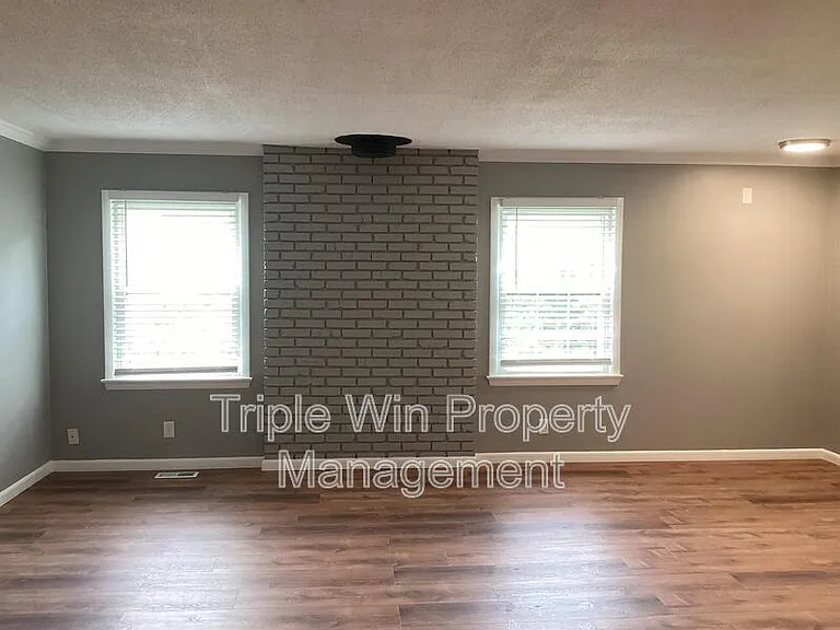563 Apex Dr — Photo 6