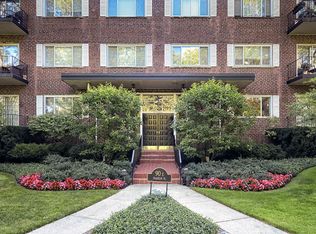 90 Franklin Pl E APT 104, Lake Forest, IL
