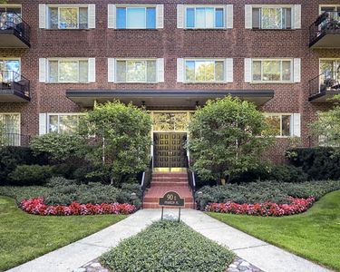 90 Franklin Pl E APT 104, Lake Forest, IL, 60045