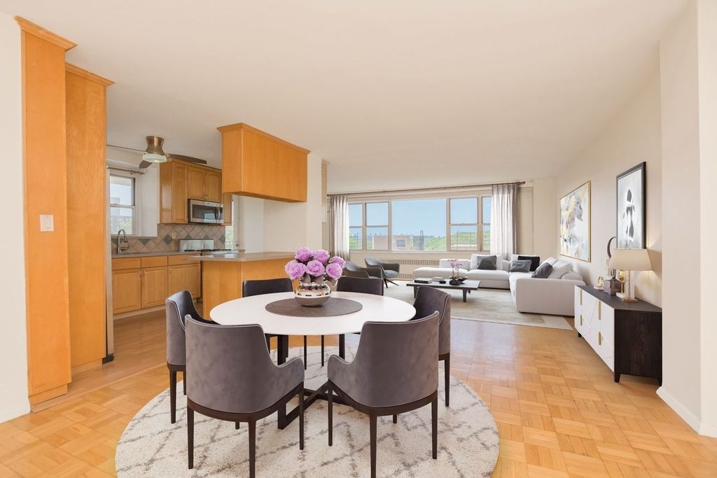 3 Bed 2 Bath Property, New York • 2,000 Sq Ft