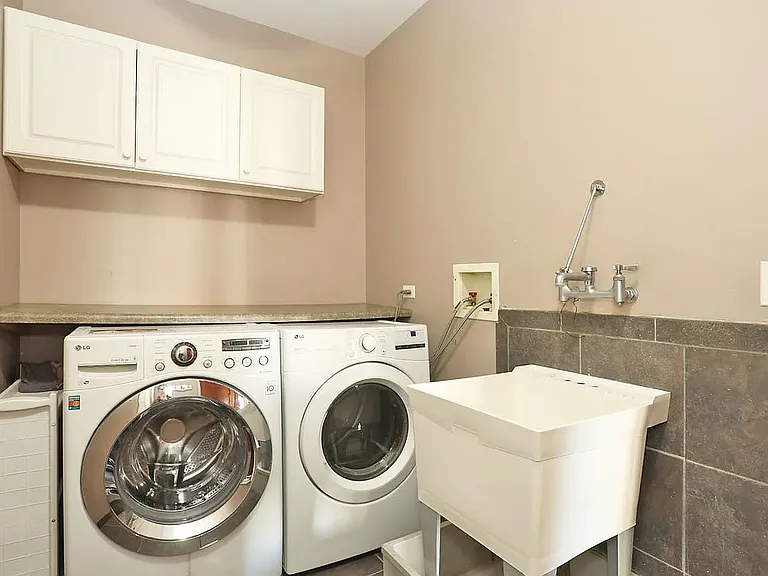 829 Clover Ridge Ln — Photo 17