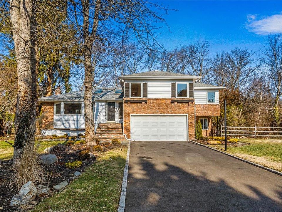 1st image of 35 Wood Valley Lane
