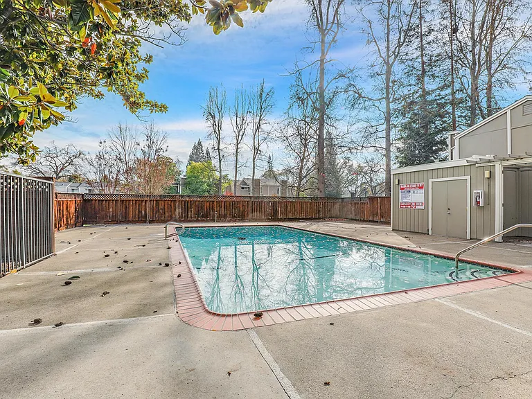 601 Garden Creek Pl — Photo 33