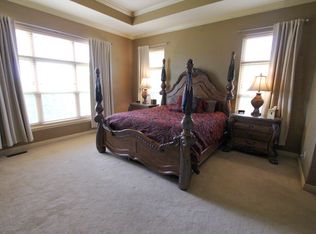 231 Rockpoint Dr, Walnut Shade, MO 65771