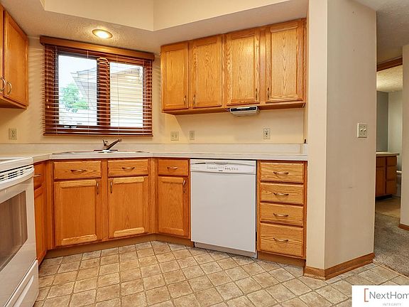 4th image of 605 NW 20th St #34
