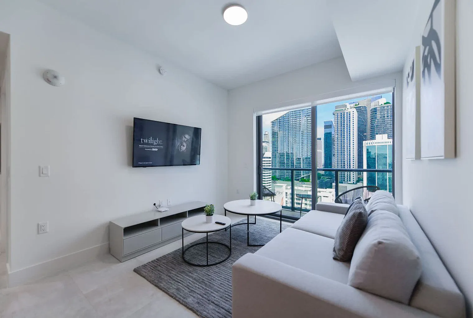 2 bed, 2.0 bath, 742 sqft, $5,032 — Photo 1