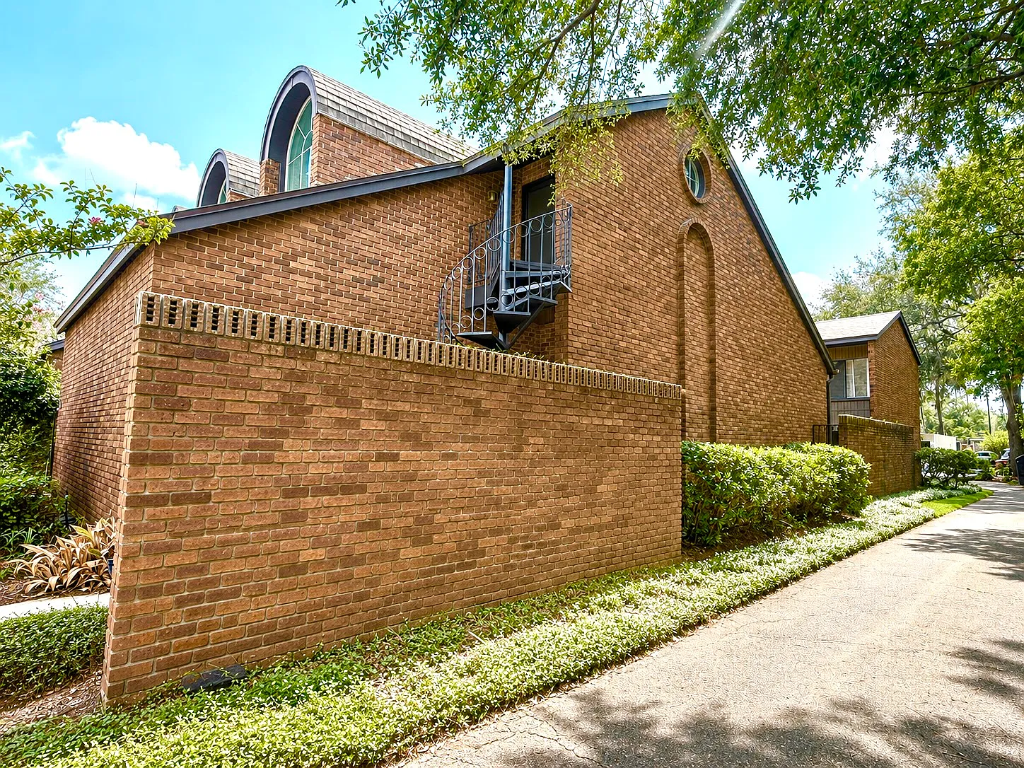 2 bed, 2.5 bath, 2042 sqft, $2,600 — Photo 4