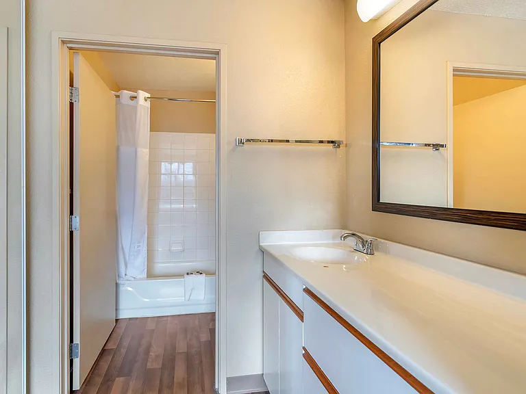 Studio Suite - 1 Queen Bed