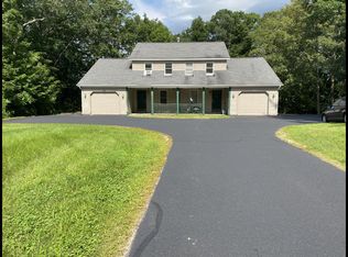 17 Cressey St, Henniker, NH 03242
