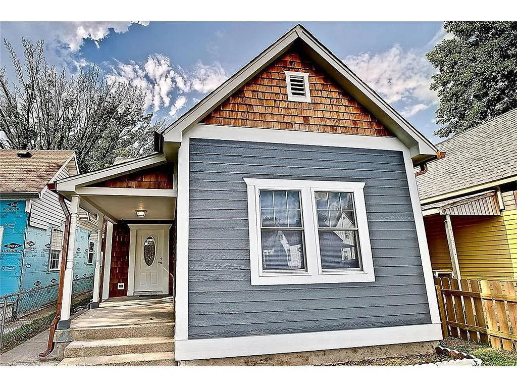 1326 Lexington Ave photo 1