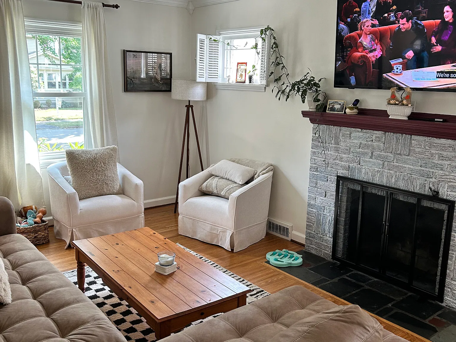 3 bed, 1.5 bath, 1100 sqft, $2,200 — Photo 2