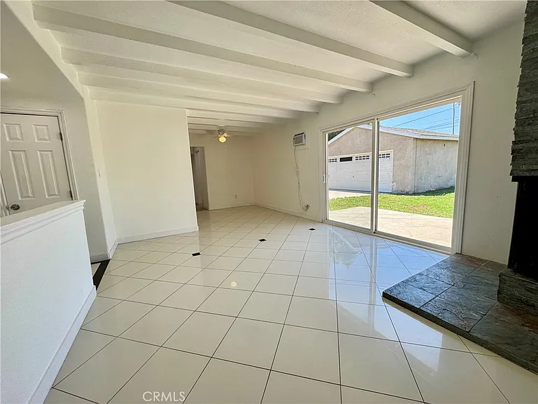 1211 N Siesta St — Photo 4