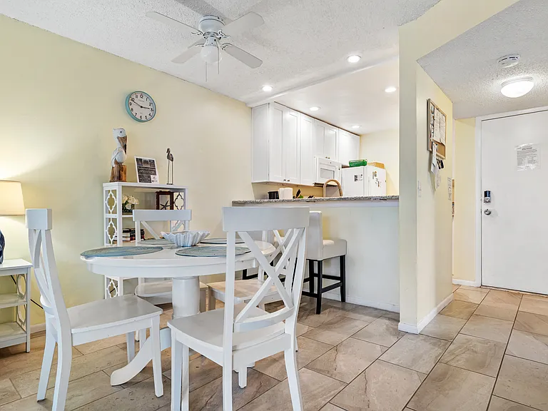 230 Medallion Blvd #E — Photo 12