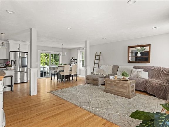 3rd image of 36 Cranesbill Rd