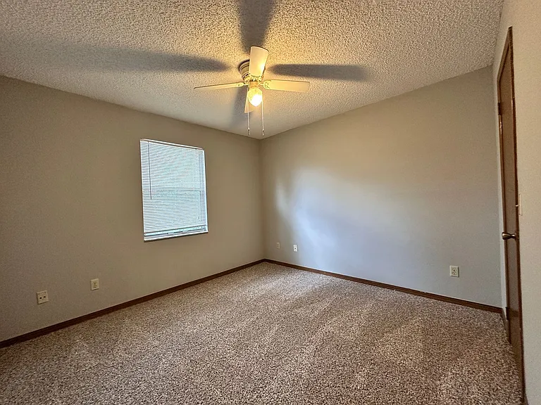 1114 Romaine Cir W — Photo 11