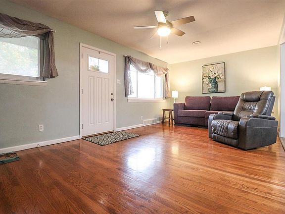 3rd image of 631 Ivygate Dr