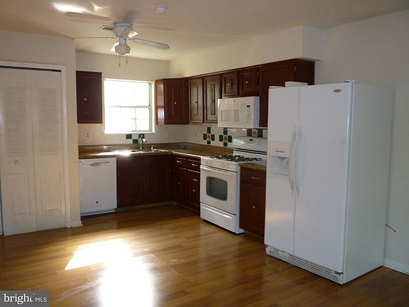 3rd image of 14452 Simmons Ln