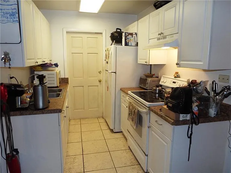 898 NE 39th St #2 — Photo 2