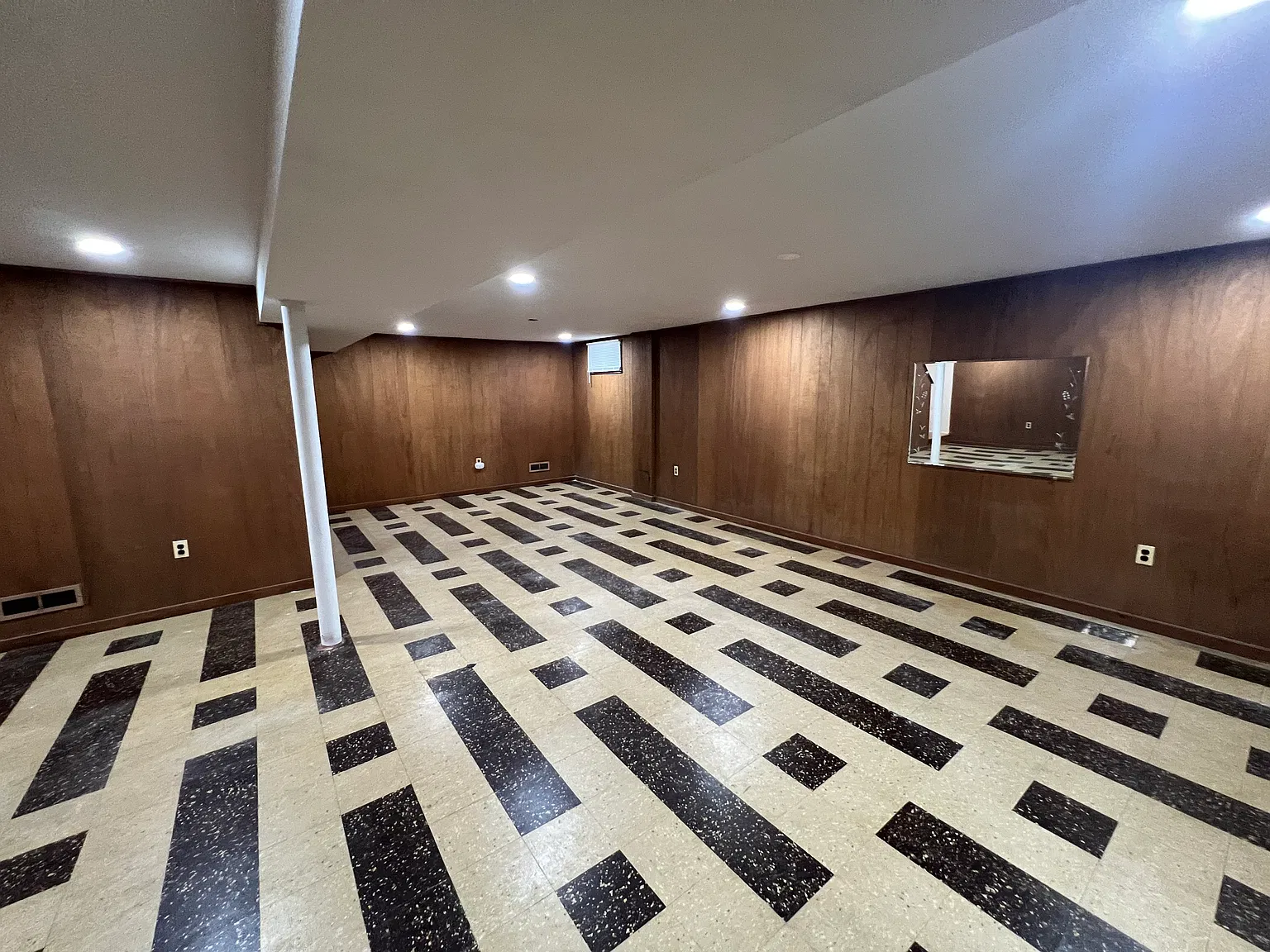 3 bed, 1.5 bath, 1638 sqft, $2,800 — Photo 3