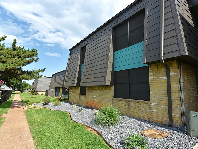 Raintree Meadows Apartments — Photo 22