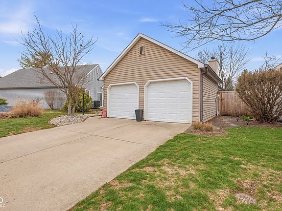 3rd image of 6662 Aintree Ct