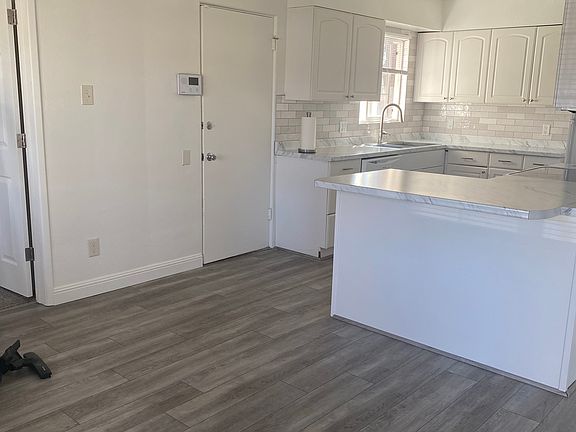 4th image of 760 Broadway Blvd