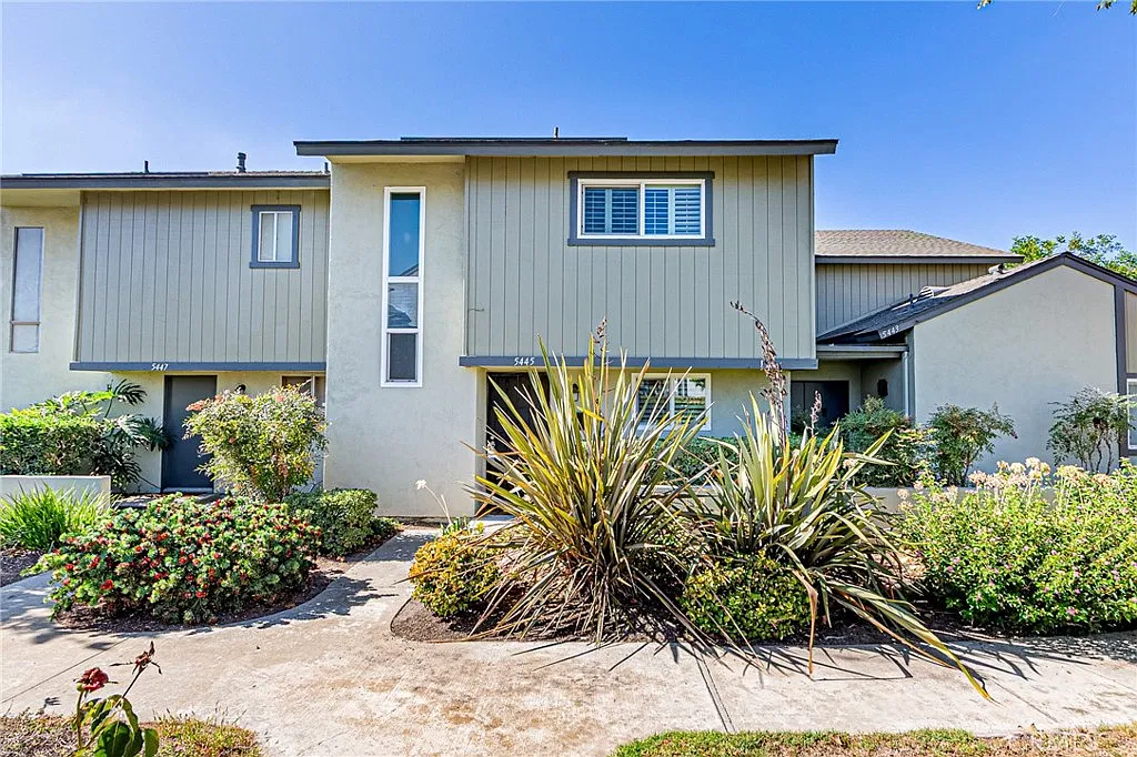 3 bed, 1.5 bath, 1318 sqft, $3,600 — Photo 1