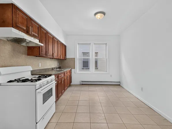 21 Robert Pl #1R, Irvington, NJ 07111