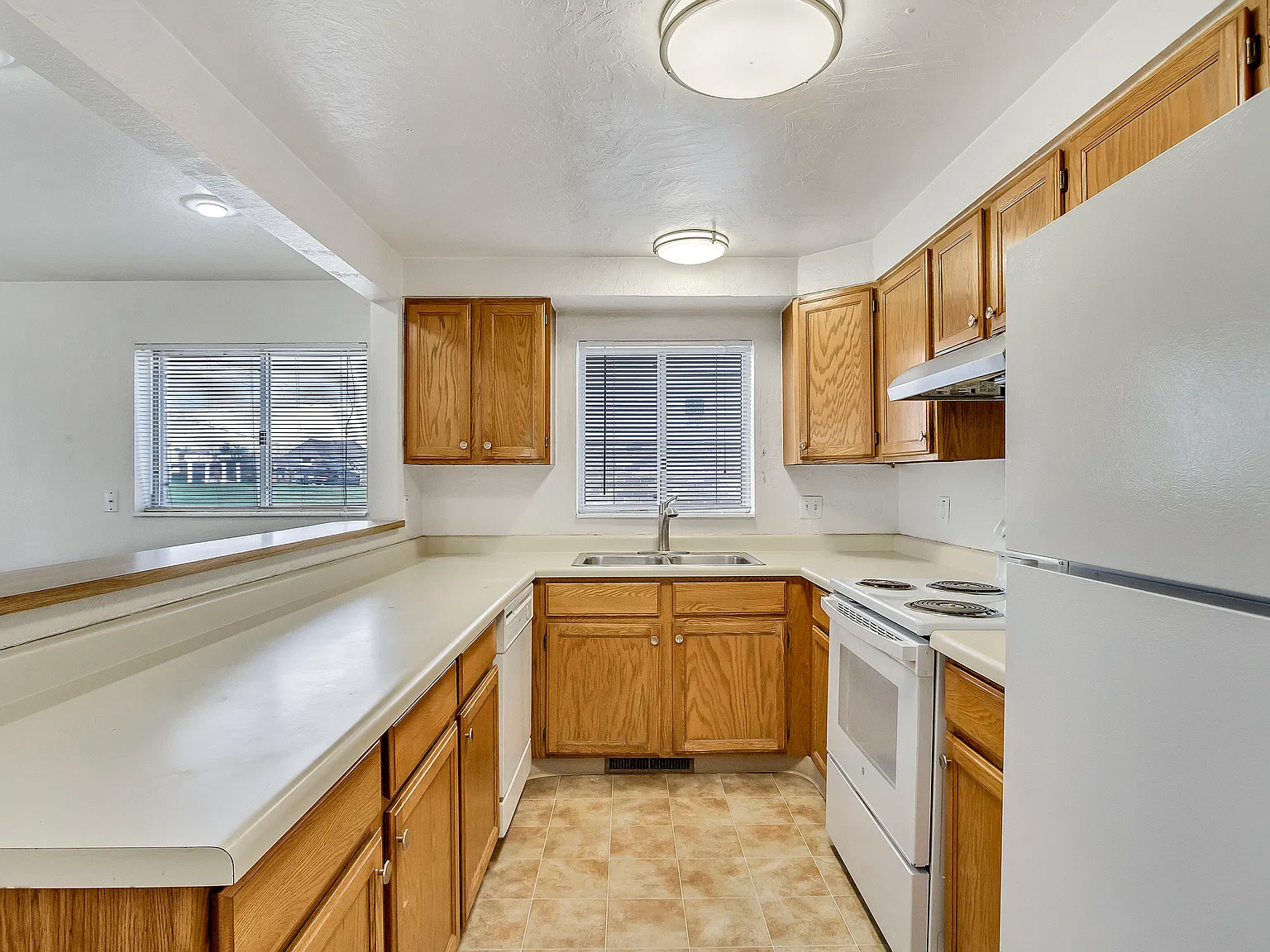 1267 E Vine St — Photo 3