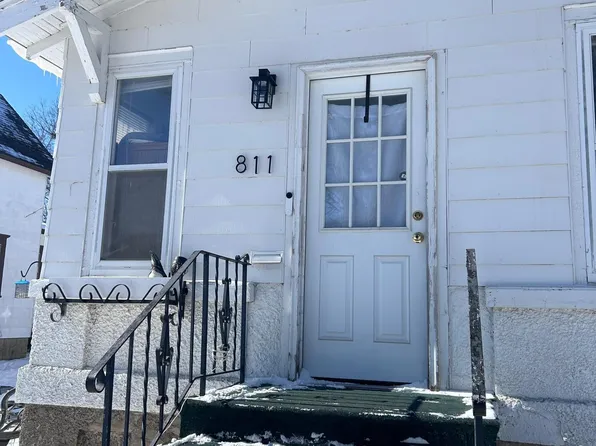 811 6th St NW, Austin, MN 55912