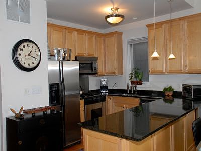 2nd image of 825 N Marshfield Ave Ste 4