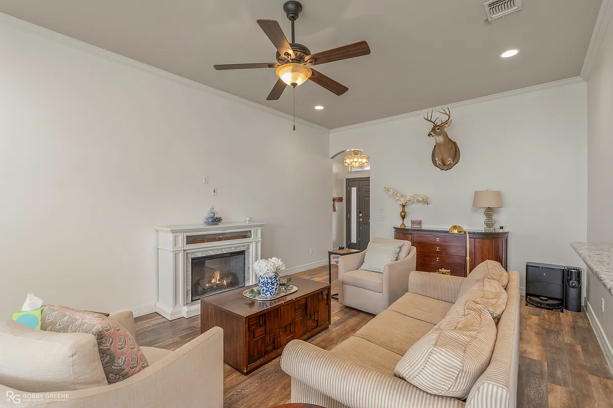 Building Photo - 525 Linnhurst Dr