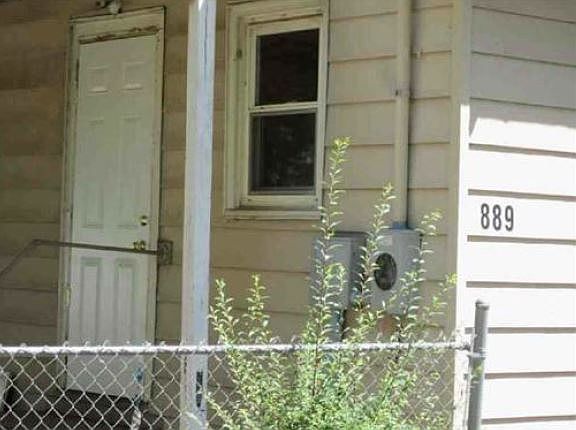 4th image of 889 E Broadway St