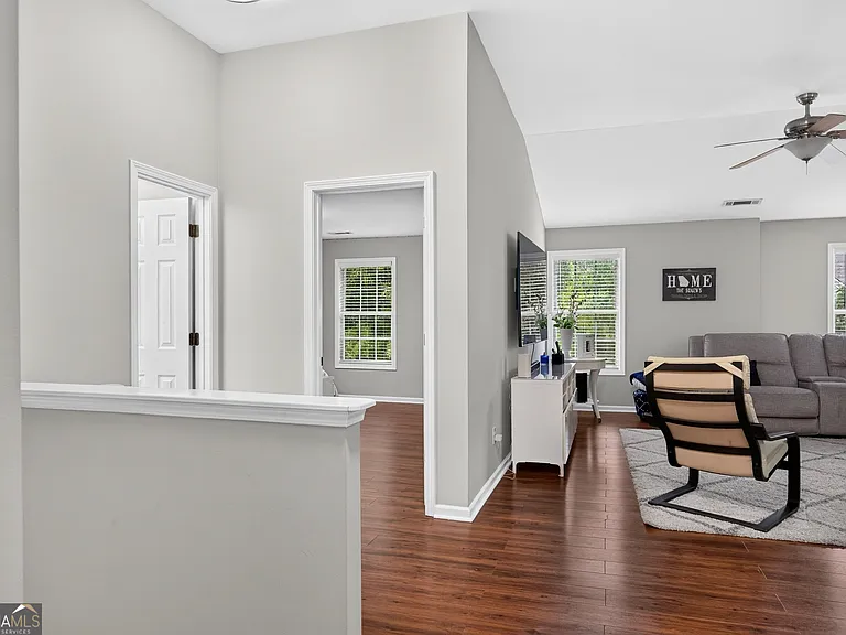 323 Revolution Dr — Photo 23