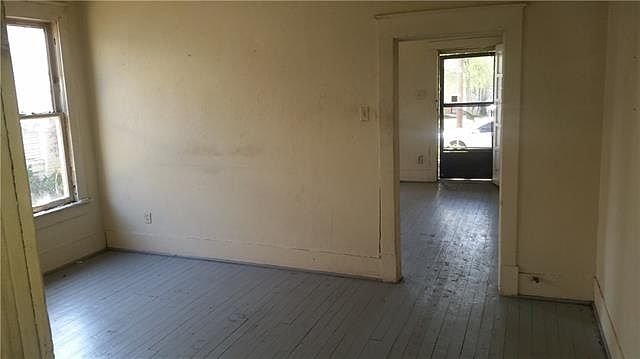 2nd image of 1627 Poplar St