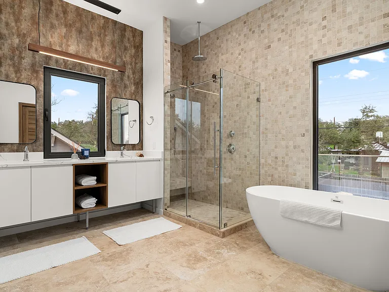 2915 Chisholm Trl — Photo 20
