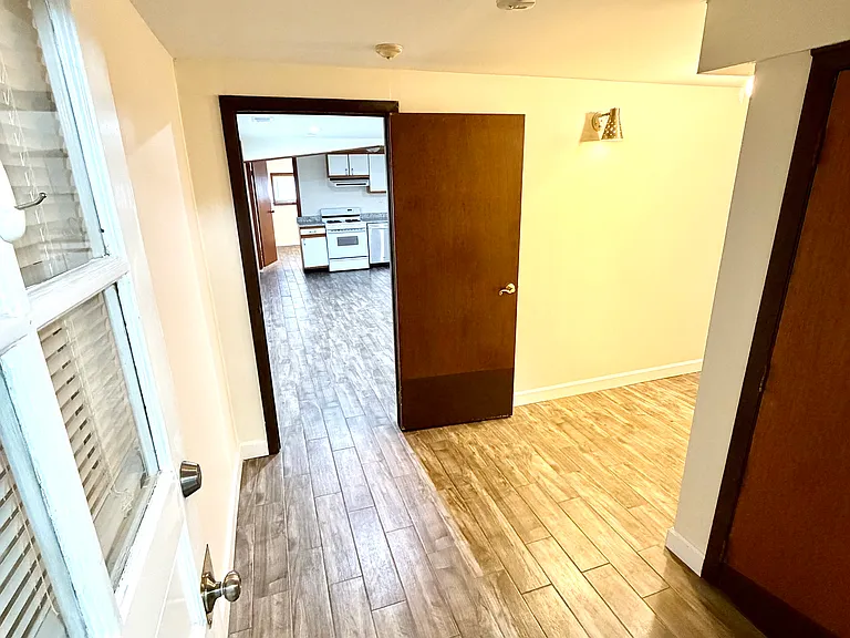 175 E Van Buren St #3 — Photo 2