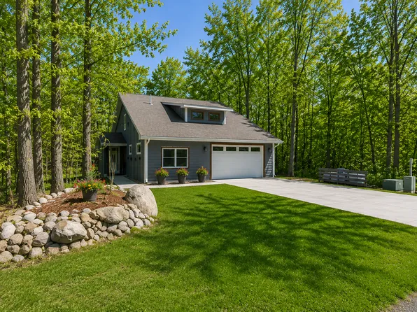 10761 Waters Edge Dr NW, Walker, MN 56484