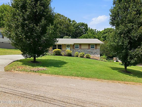 2nd image of 4933 Fleetwood Dr