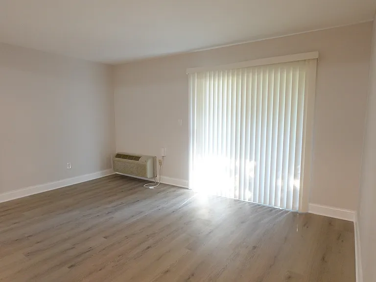 566 Somerset Ln #2 — Photo 7